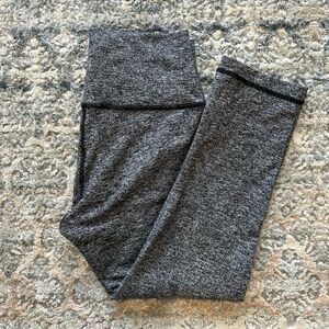 LULULEMON Gray heathered performance cropped leggings Size 6